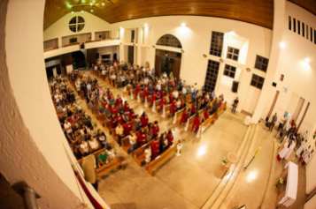 Celebração da Crisma com o Bispo Auxiliar da Arquidiocese de Curitiba, Dom Francisco Cota, ontem a noite em nossa Igreja Matriz.