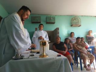 Missa na Vila dos Baianos, Bairro Alto! Nossa Paróquia em missão! Igreja nas casas! #IgrejaEmSaída #Missões